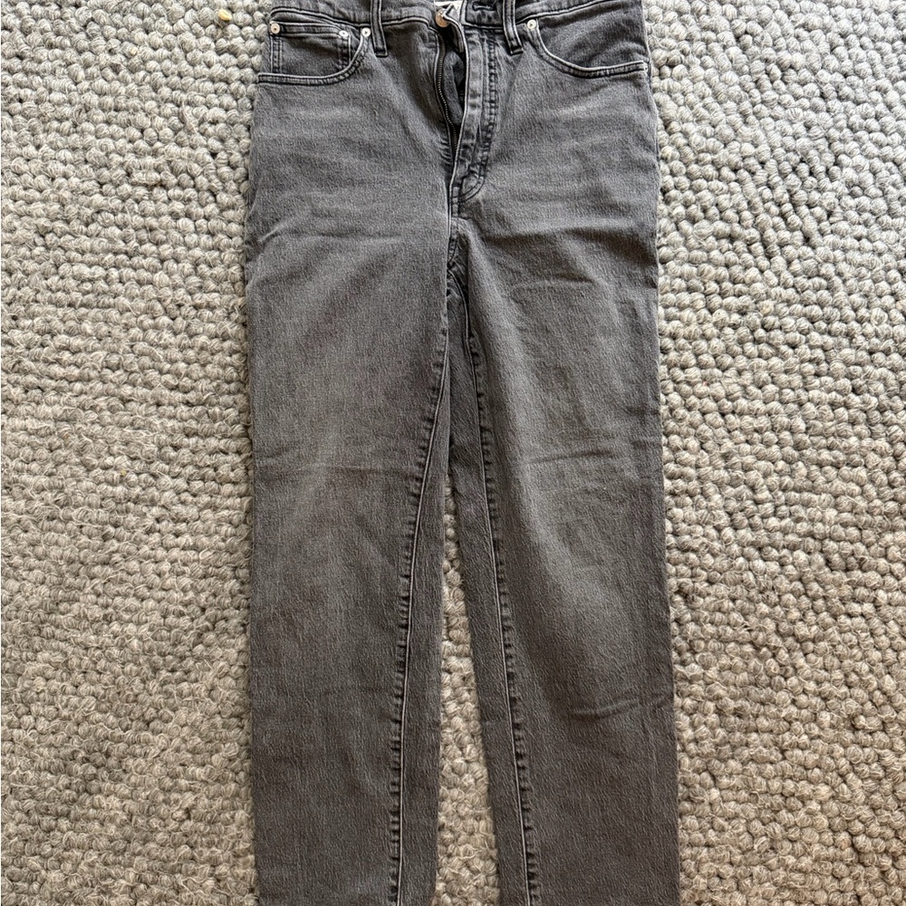 Madewell Dark Gray Denim “the perfect vintage straight jean” size 28